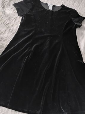 Forever 21 Black Velvet Short-Sleeve Skater Dress